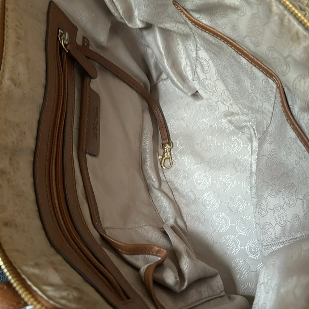 Michael Kors Tan large Tote Pocketbook - Picture 6 of 8